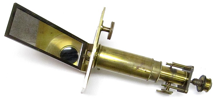 Perfectionné par Charles Chevalier Ingénieur Opticien Breveté, Palais Royal 163 à Paris. Solar microscope, c. 1840 (microscope solaire)
