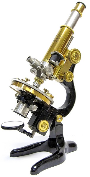 E. Leitz, Wetzlar, No. 253025. The MOP model petrological microscope, c. 1925