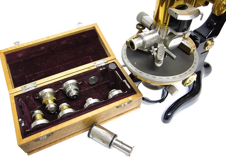 E. Leitz, Wetzlar, No. 253025 The MOP model petrological microscope, c. 1925