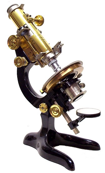 E. Leitz Wetzlar No. 221090. The CM Model Petrological Microscope. c. 1923