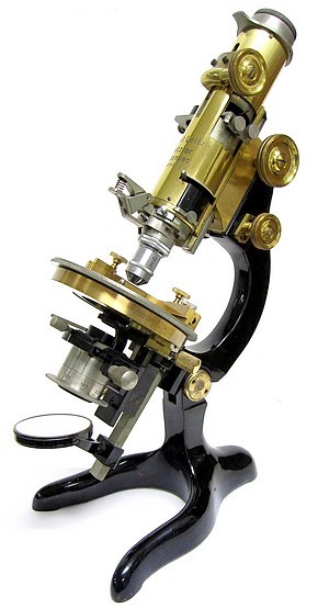 E. Leitz Wetzlar No. 221090. The CM Model Petrological Microscope. c. 1923