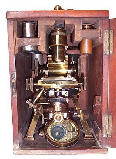  Powell & Lealand, Elmsdale, Greenham Road, Muswell Hill N.. Late of 170 Euston Road N. W. The No.1 monocular microscope dated 1908 