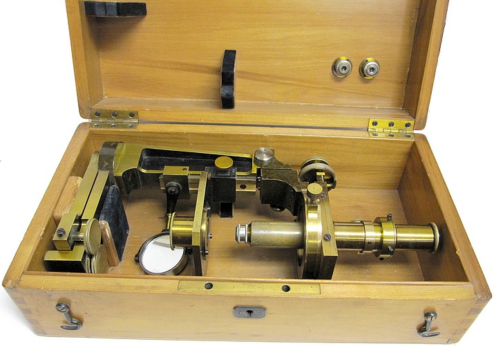 Société Genevoise pour la Construction d'Instruments de Physique, Geneve. Metrological microscope (measuring microscope), c. 1900. 