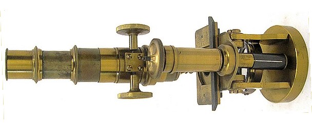 J. Parkes & Son, Birmingham. Monocular microscope with a round base