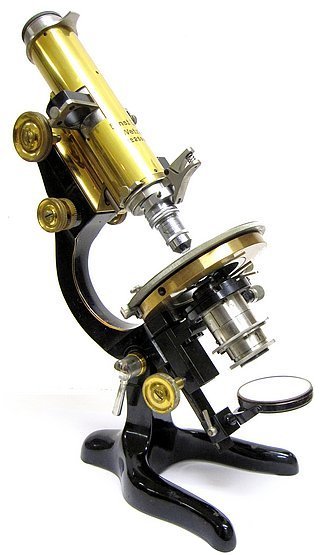 E. Leitz Wetzlar No. 259979 . The GM Model Petrological Microscope
