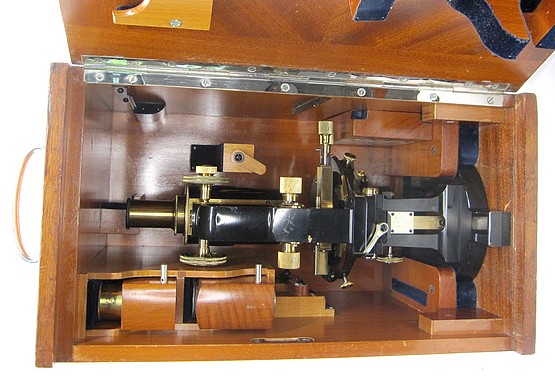 Carl Zeiss, Jena No. 64042. Stand 1B Jug-Handle model, c. 1914